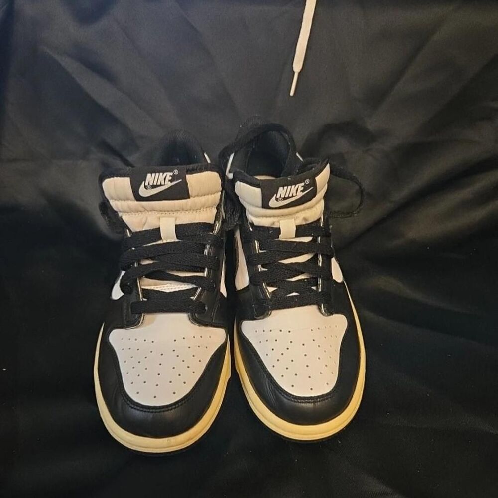 Nike Men's Black and White Trainers